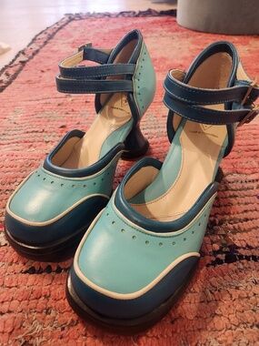 QTEE Heels